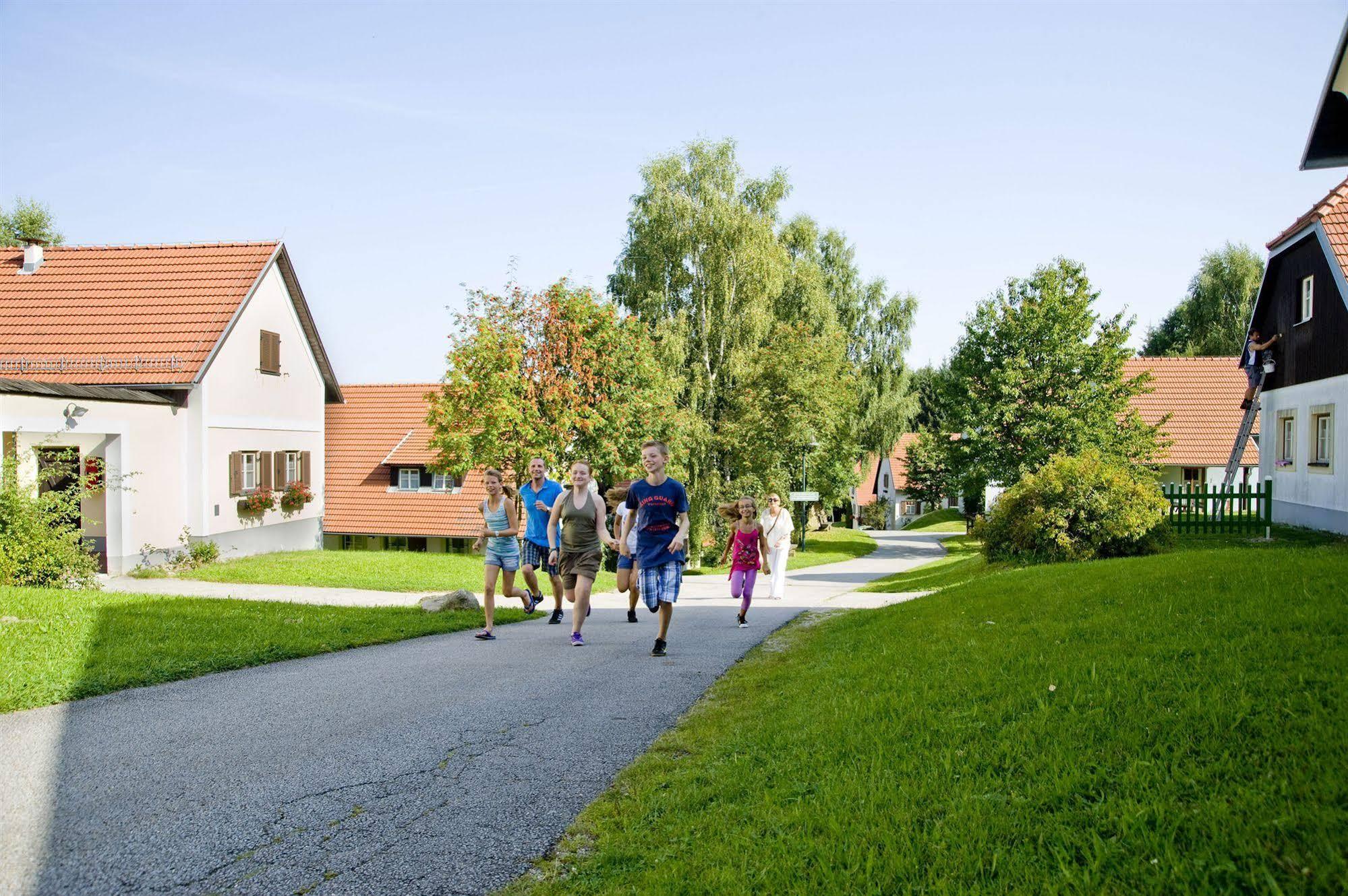 Hotel Theater- Und Feriendorf Koenigsleitn Gmbh Litschau Zewnętrze zdjęcie